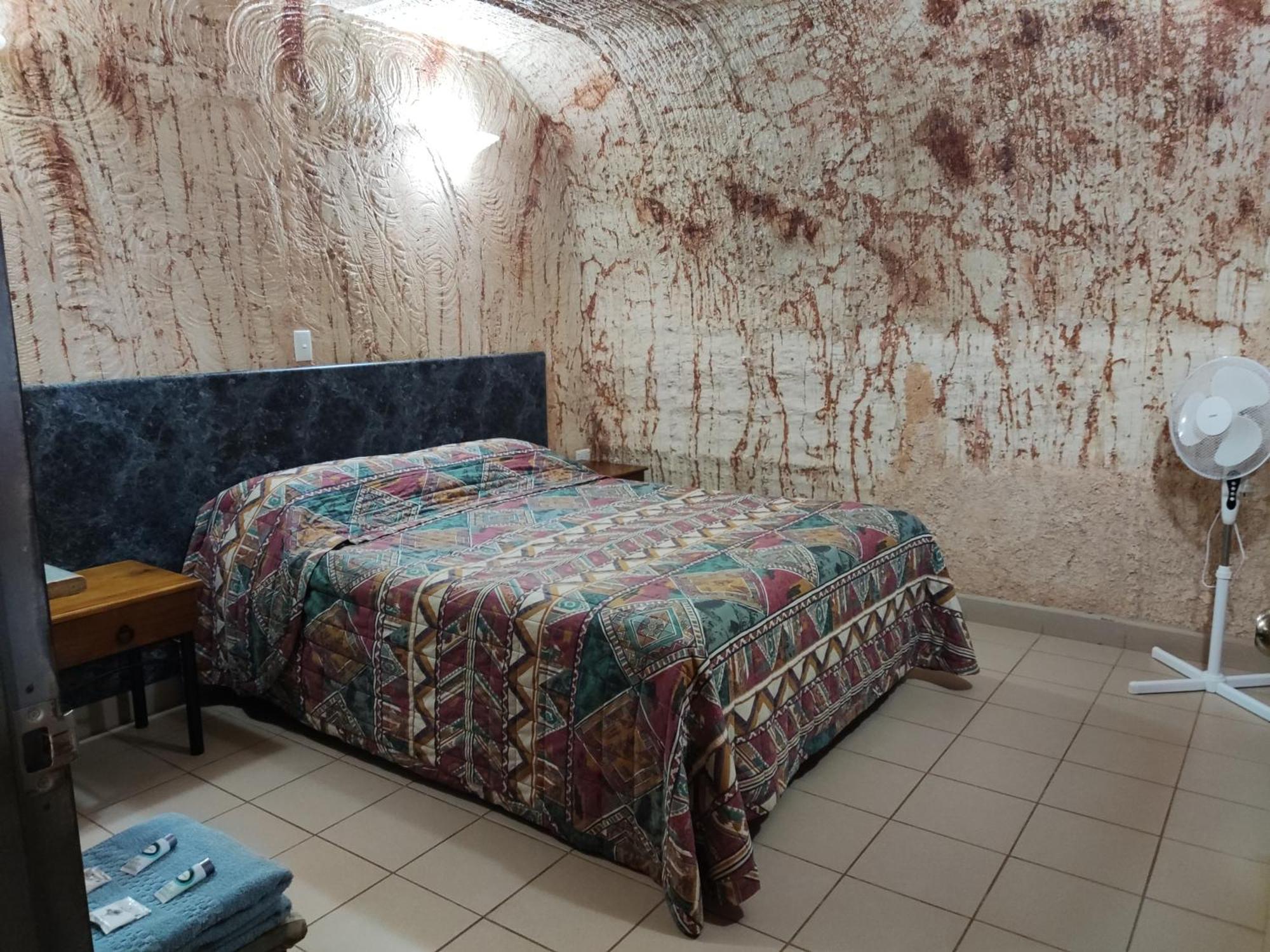 Radeka Downunder Underground Motel Coober Pedy Exterior photo