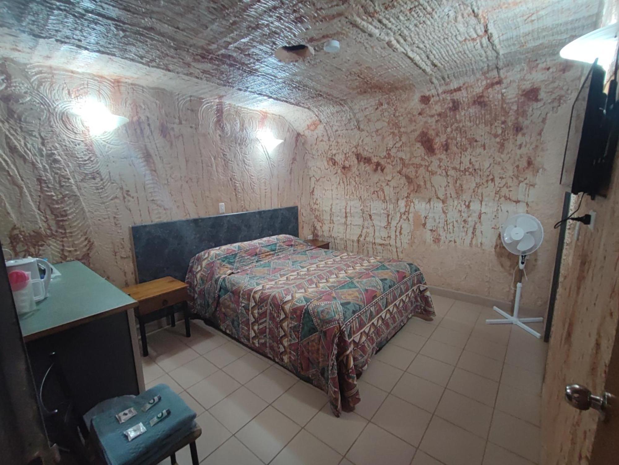 Radeka Downunder Underground Motel Coober Pedy Exterior photo