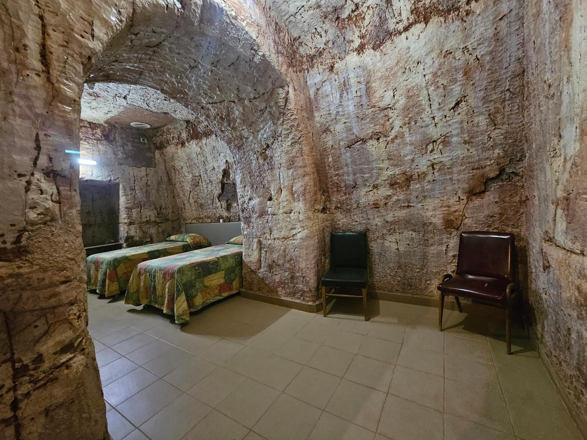 Radeka Downunder Underground Motel Coober Pedy Exterior photo