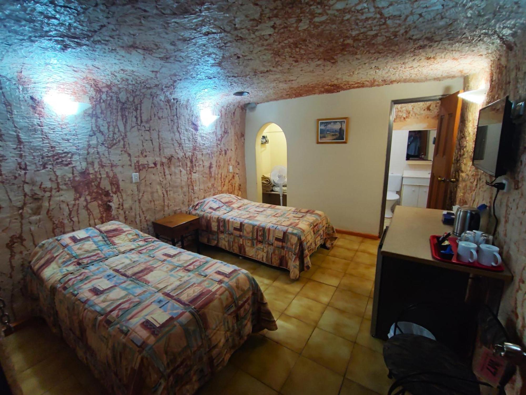 Radeka Downunder Underground Motel Coober Pedy Exterior photo