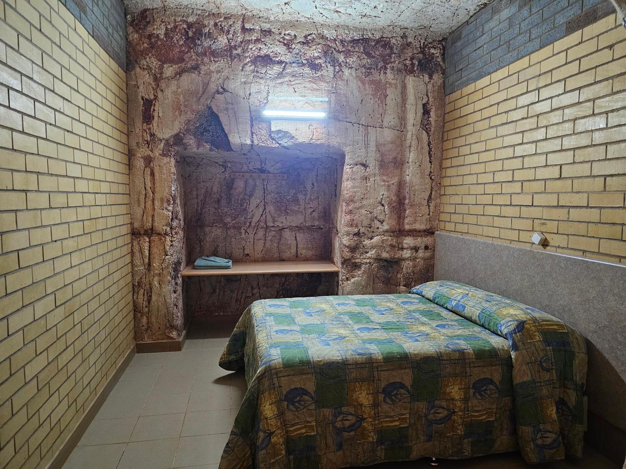 Radeka Downunder Underground Motel Coober Pedy Exterior photo