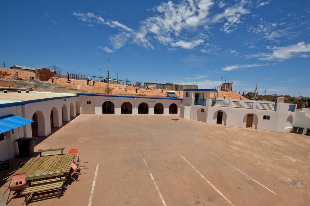Radeka Downunder Underground Motel Coober Pedy Exterior photo